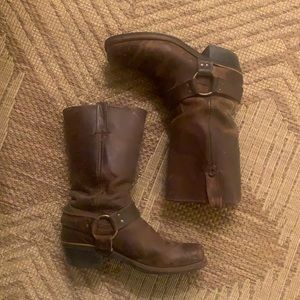 I have two pairs of similar boots so trying to downsize!